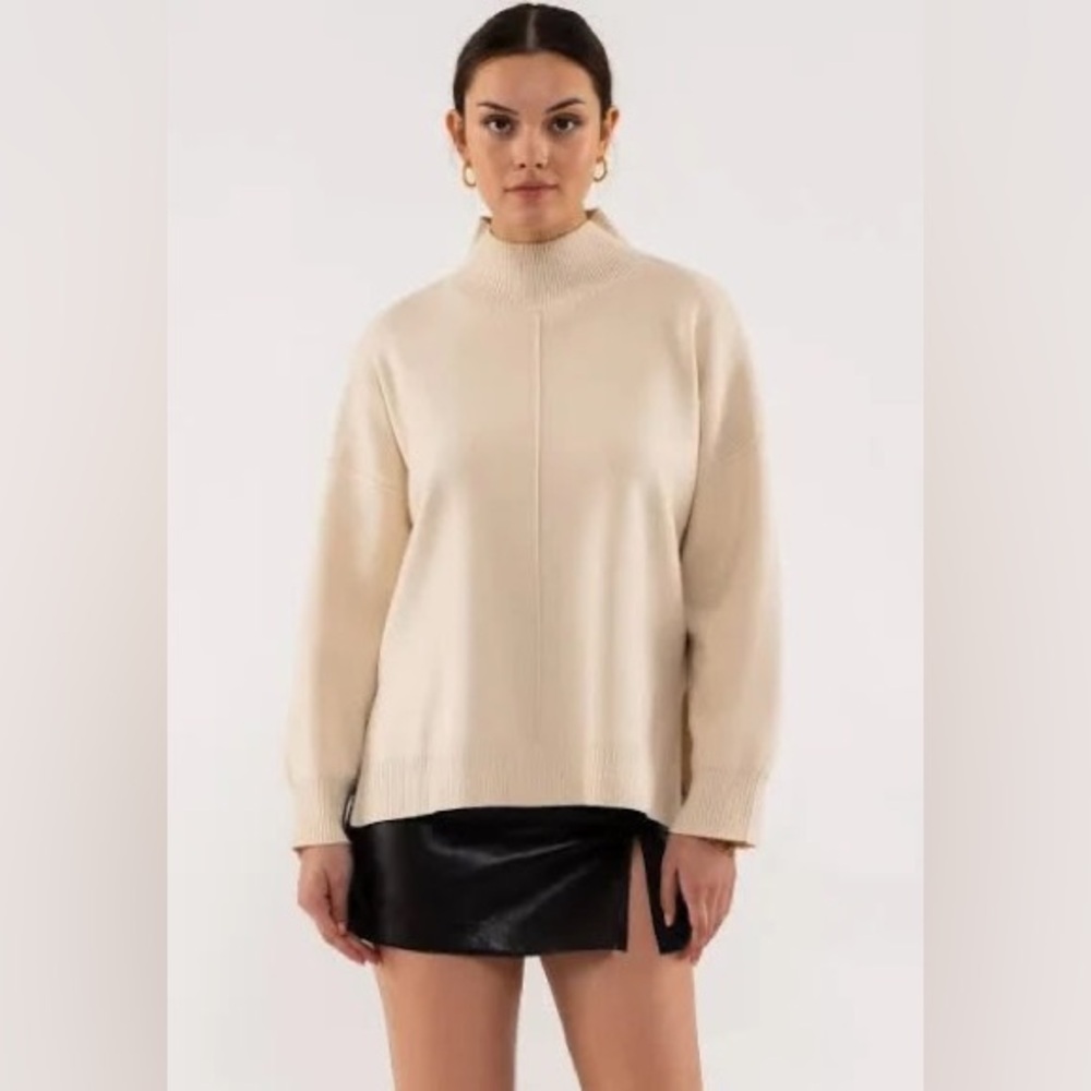 🌷 💠NWOT Mock Me Sweater